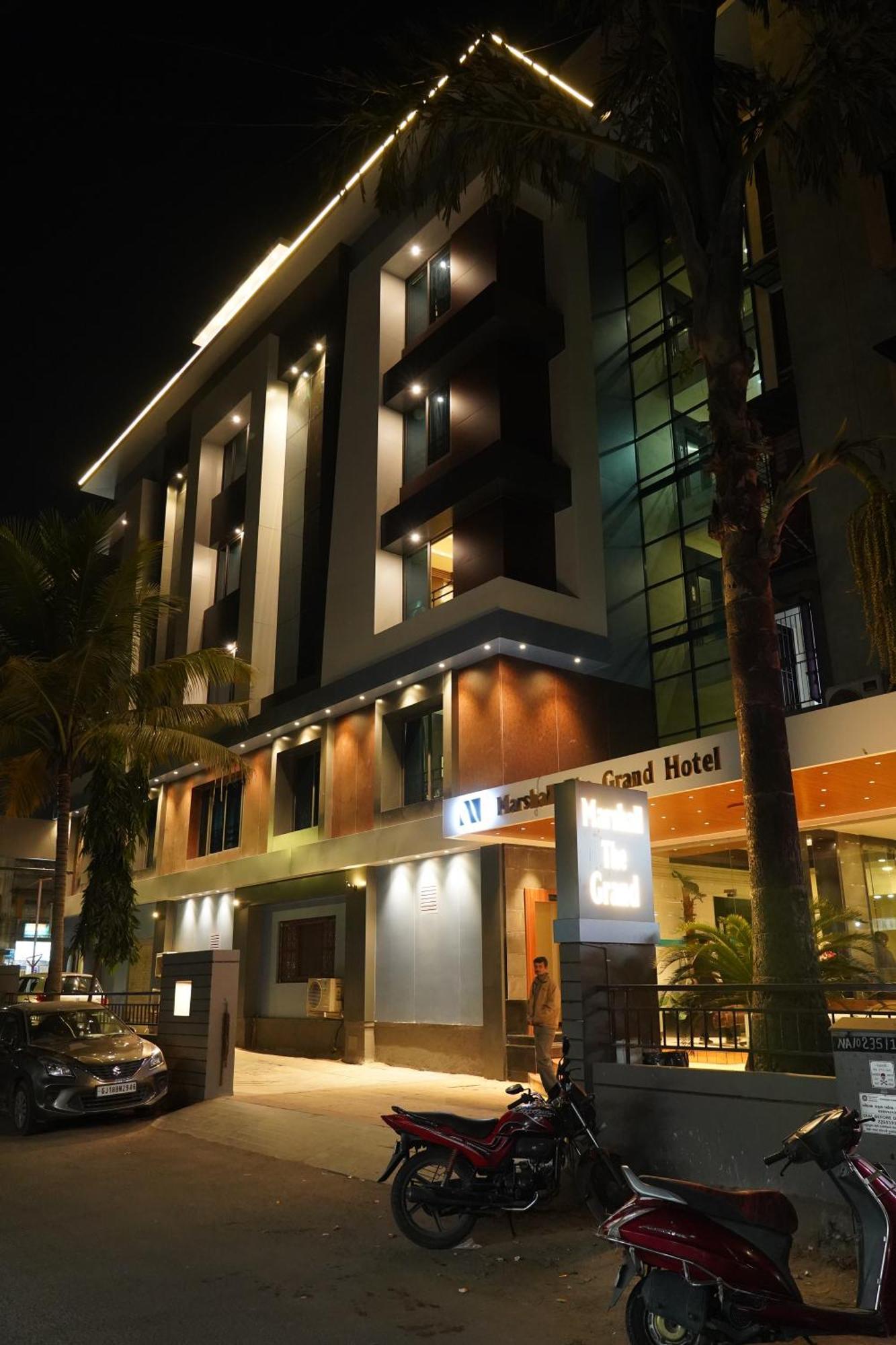 Marshall The Grand Hotel 阿穆达巴 外观 照片
